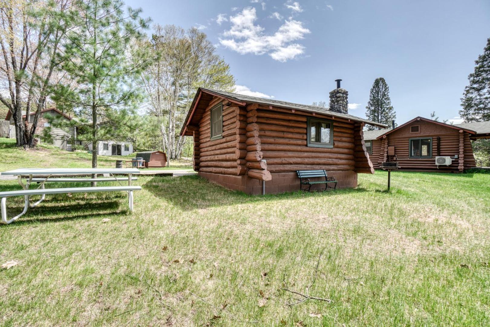 Edgewater Resort Iron Mountain Exterior photo